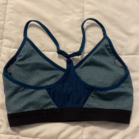 🏃🏻♀️ Nike Dri-Fit Sports Bra 🏃🏻♀️ - Picture 2 of 4